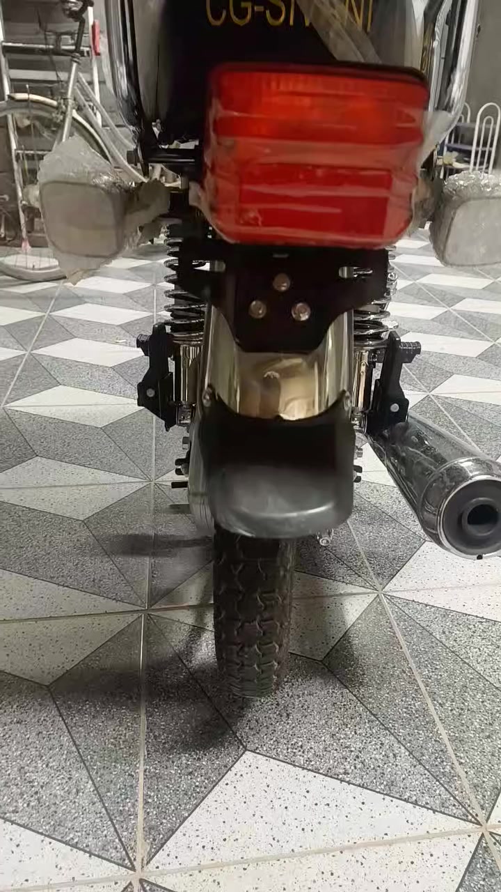 السلام عليكم دراجة سيفان 2026 للبيع صارلي اسبوع من اخذته ماشيه 2 كيلوا فقط السعر 800 قفل للشراي الاتصال على هذا الرقم
***********
