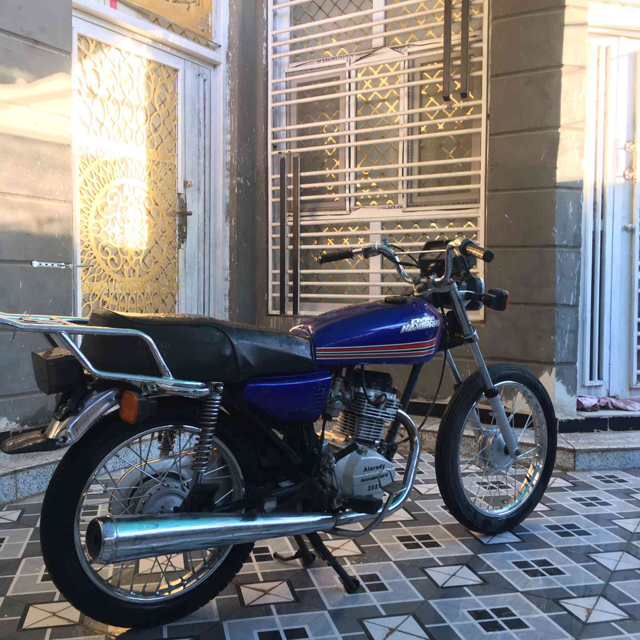 سلام عليكم دراجه نامه برو غطاس دراجه نقصها بس جاملخ  ويال نامه اصليات امامي خلفي من كلشي جاهزه شغل وروح وين ما يعجبك اوراق كامله اصولي موديل 21 سعر 750 وبيها مجال 
العنوان ديوانيه سنيه سياحي قرب سكه القطار الرقم ***********
