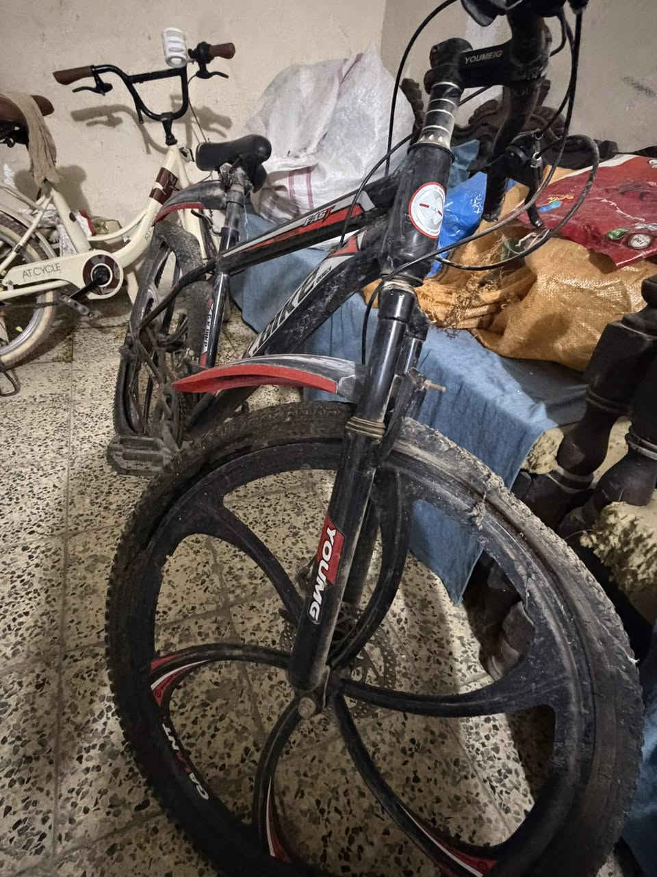 السلام عليكم
بايسكل ياباني 
متروك يحتاجله تعديلات 
السعر 50 الف وبي مجال بسيط


**إذا كنت صاحب هذا الإعلان وتريد حذفه لأي سبب، رجاءا أرسل رسالة إلى الدعم الفني**