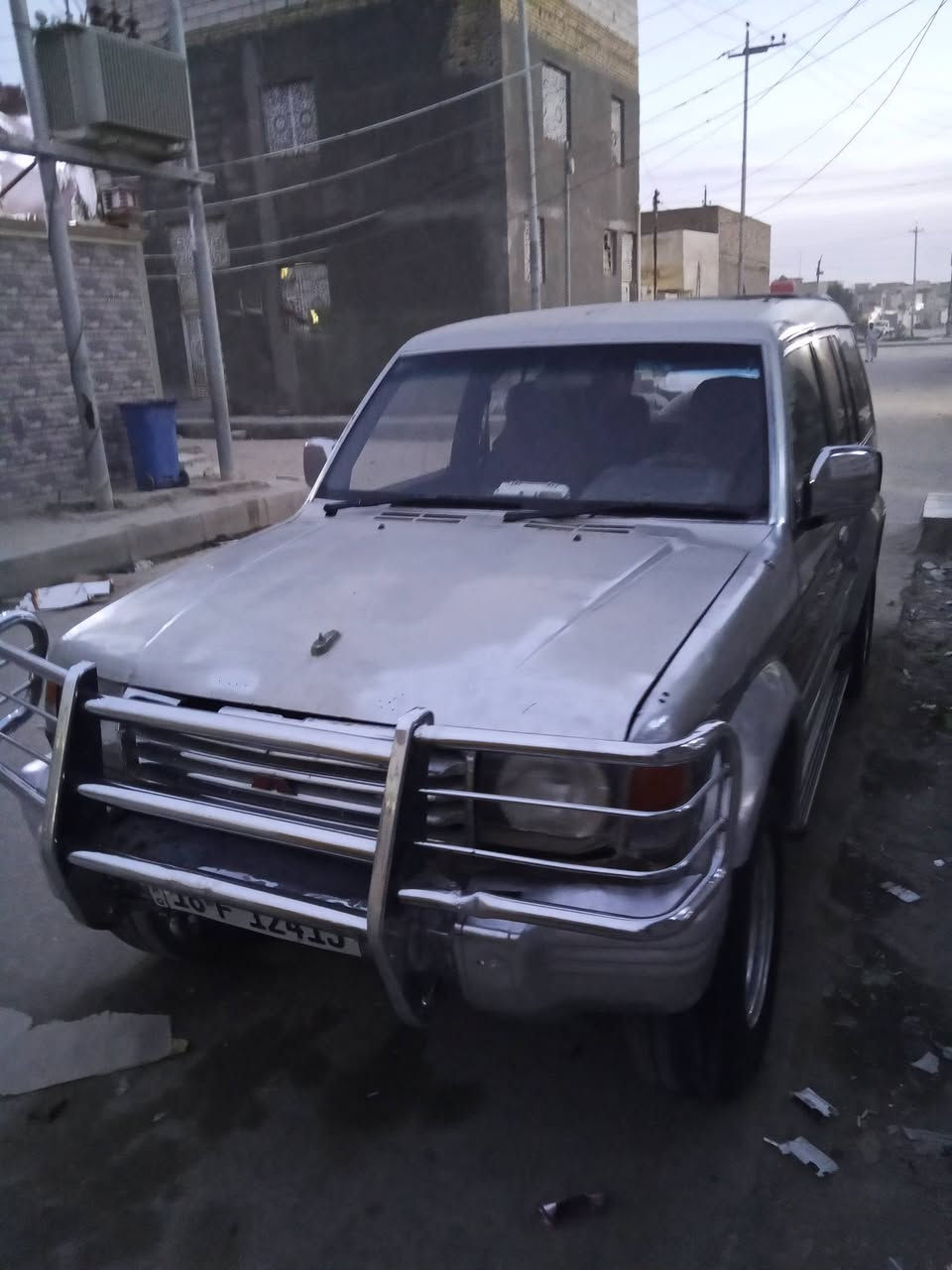 سلام عليكم جيب باجيرو للبيع موديل (91) محرك ثنين ونص بطة مكينة جديدة الكير بي ضعف سيارة جاهزة وحلوة سعر (33)رقم نكليزي بابل سنوية 2030عنوان ناصرية مركز مدينة رقم الهاتف ( ***********)
