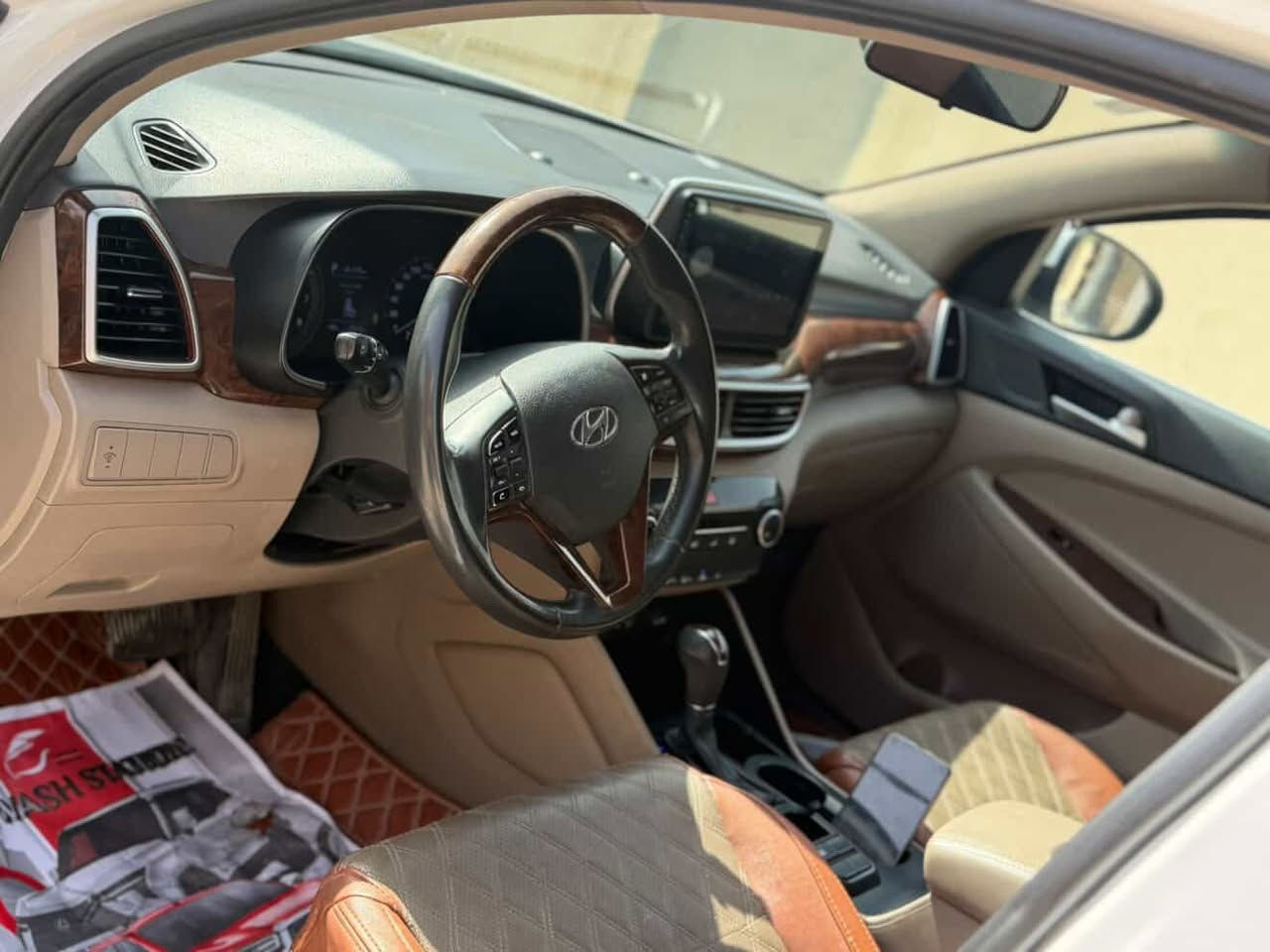 سلام عليكم توسان موديل 2020 خليجي شركه الكاصد خمس عدسات 
محرك 2000 دوش مكفول لا مفتوح ولا شي 
سياره ماشيه 87 
كشنات جلد كرسي كهربائي 2
رقم بغداد نكليزي 
سياره جاهزه من كلشي 
سياره مكفوله عده الدعاميه الخلفيه صبغ 
***********
السعر 210 وبيه مجال
