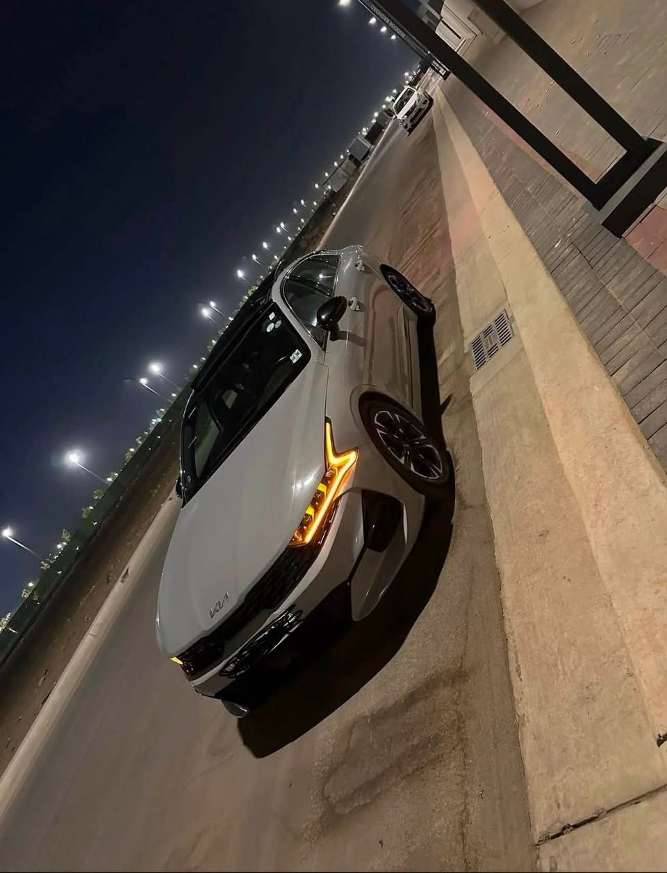 السلام عليكم Kia k5 gt line  لون سمنتي 
السيارة فول مواصفات للأخير بنوراما ويل 18 محرك 1600 كير 8 نمر AT السيارة داخل ماروني احمر جلد نشرة بل دشبول بك لايت لد متصل لايت الأمامي الابلادي مالها السيارة كل نقص ما بيها كامله مكمله رقم بغداد ب اسمي تحويل مباشر ب 160 بيها مجال مكاني بغداد السيدية للاستفسار اكثر واتساب موجود ادزلك كلشي تحتاج سونار حادث السيارة بيها حادث بنيد وباب سايق وقطعتين كلير يعني السيارة احسبها 4 قطع
*********** واتساب فقط
