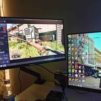 صباح الخير ♥️ 💙 💚 شاشة مستخدمة نضيفة كلش حجم 24 و 180hz و fast ips و 0...