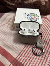 ايربود آيفون جيل ٤ ماستر اصليه  نظافه ٩٠ ٪؜ عازل صوت مستعمله شهر واحد ...