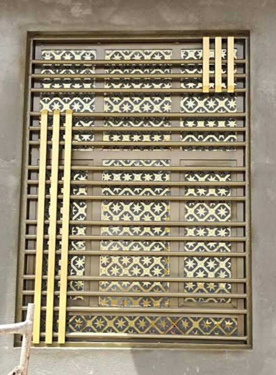 ضبغ وتنضيف البيبان والشبابيك بجوده عاليه واسعار مناسبه اتصل عليه وميكون خاطرك اله طيب  / ***********
