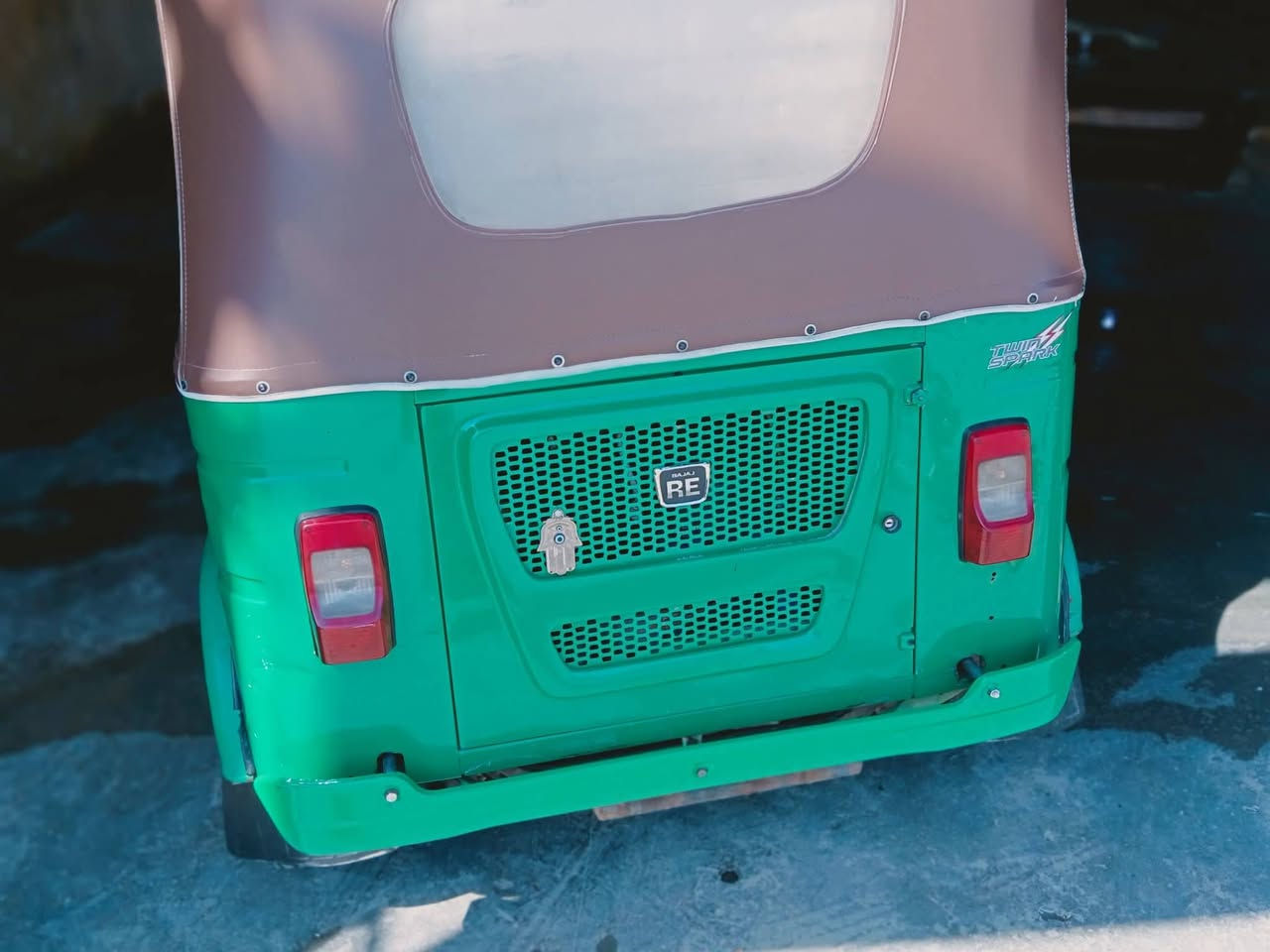 السلام عليكم تكتك للبيع موديل 22شهر ال8بس بستم مبدل مكفوله رقم وسنويه بغداد البلديات ‏‪***********‬‏رقم للاتصال وتدلل
