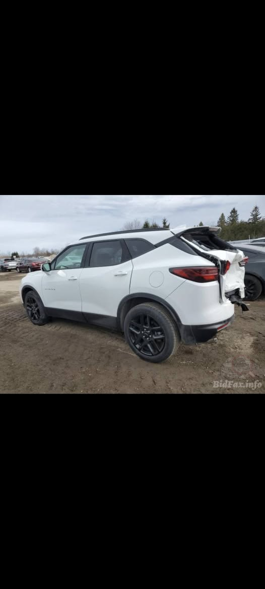 السلام عليكم
بلايزر موديل ٢٤ مواصفات 3lt.  سلندر6
فول للاخير عدا البانوراما داخله بكتاب شهداء موجودة بكربلاء بالتصليح هذا الأسبوع تستلمه ماشيه 7الاف مشي امريكا تستلم جاهز الترقيم مجاني رقم بغداد 
سعر 230
***********
