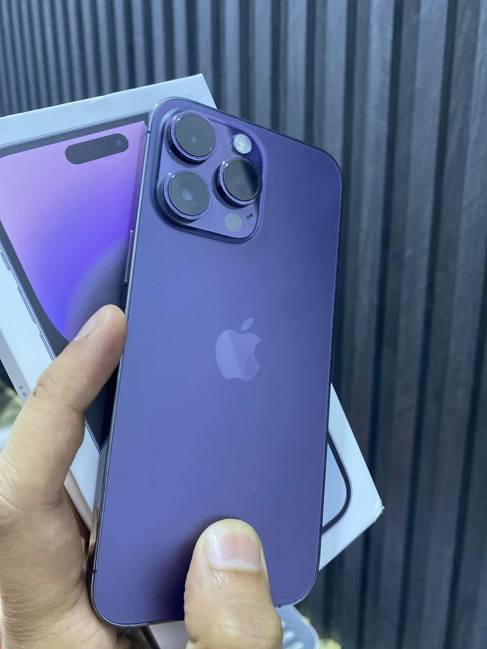 ايفون 14 برو ماكس لون بنفسجي ذاكره 256 بطاريه 100 مستبدله اصليه عربي شرق اوسطA/AA كامل ملحقات كارتون وكيبل الاصلي الوجبه الأولى القديمه الاصلي جهاز استخدام بيتت نضيف جداً مكفول من كلشي السعر 825 وبيه مجال للشراي او مراوس ب13 برو ماكس مع الفرق مكاني البصره الحيانيه ***********
