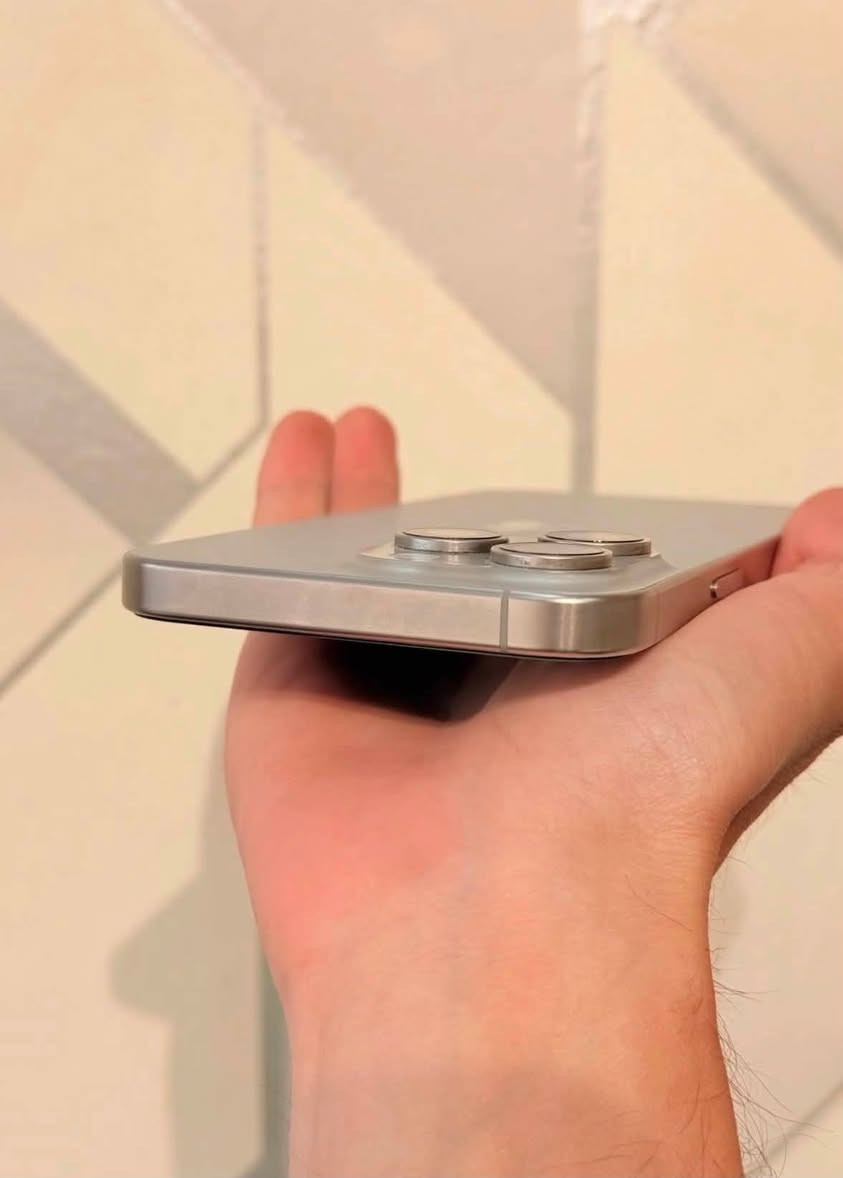📱iPhone 15 Pro Max

📱آيفون 15 برو ماكس

لون رصاصي 

✨شرق اوسط 

 🔋بطارية 90 % 
مشحون 572

🔹جهاز مكفول ع فحص
وياه كارتونه فقط

💰السعر 1050 

📍مكاني بغداد المنصور

📞خاص او اتصال

☎️***********
