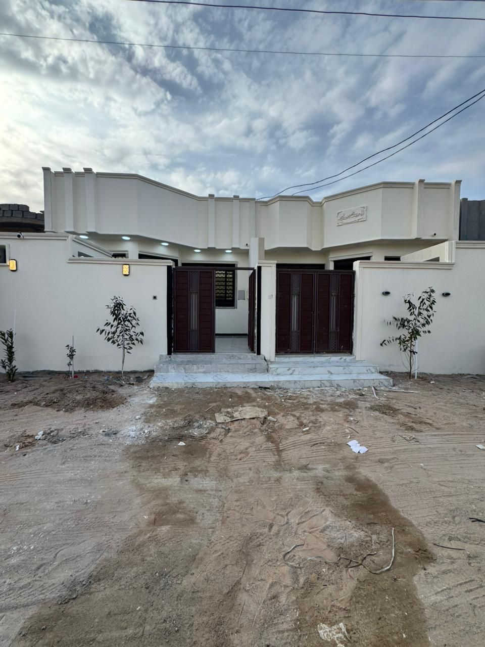 بيت طابو زراعي عراقي راعيه موجود ابو القاع يحتوي البيت على غرفتين منام هول واسع استقبال مطبخ صحيات خارجيه وداخليه مساحه البيت 135 البيت جديد ما حد ساكن بيه استوى كمل سعر البيت 70 بمجال شيء قليل  العنوان ابو الخصيب حمدان البز   ***********

