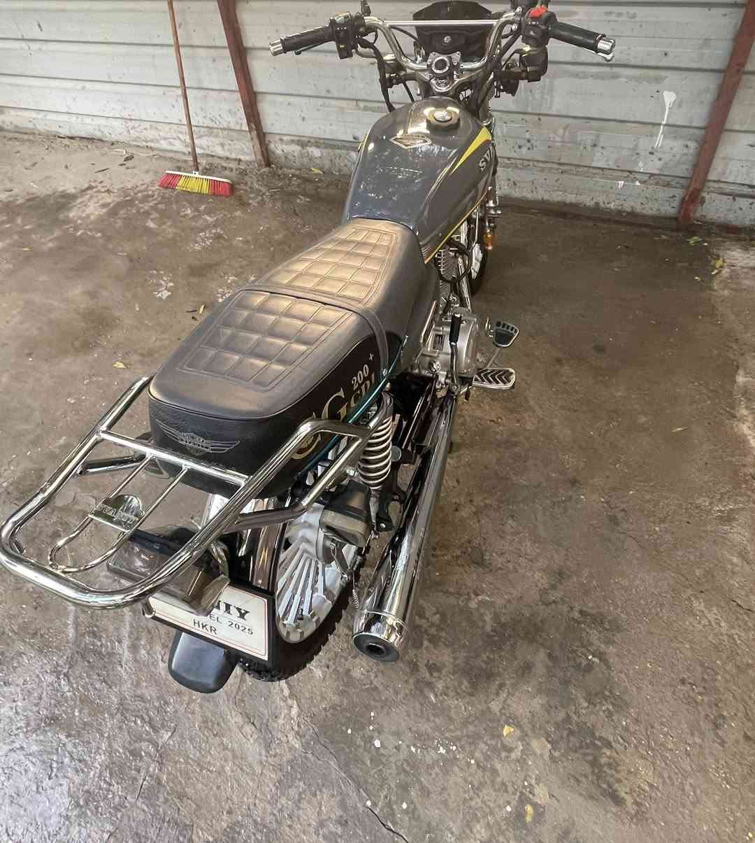 السلام وعليكم دراجه ايراني خمسه كير كلش نضيفه مديل2025 فقط مراوس قفاز هاذه رقمي***********
