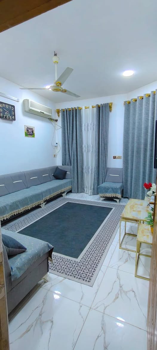 🏠 بيت للبيع - بغداد (100 متر)
المواصفات:
المساحة: 100 متر (خريطة بناء ممتازة).
زراعي سند 25 واجهة 7 نزال 15
الطابق الأرضي: استقبال + صالة + مطبخ + غرفة نوم (4×4) + صحيات (داخلية وخارجية).
الطابق الثاني: 3 غرف نوم  + صحيات.
✅ المميزات:
مجموع الغرف: 4 غرف نوم.
استغلال مثالي للمساحة، جاهز للسكن، كامل الخدمات.
📍 الموقع: (بغداد ـ الراشدية ـ حي ذو الفقار)
📞 للتواصل: (***********)
       واتساب : (***********)
