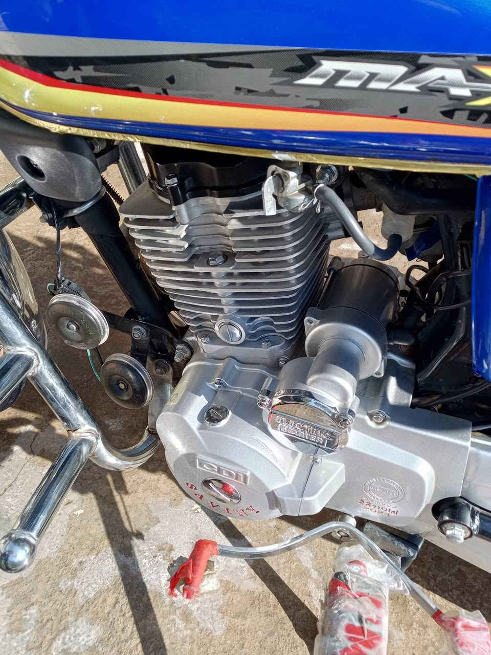 السلام عليكم موطور للبيع السعر 800 بي مجال منفيس اوراق كامله المكان جولان  الستفسار على هاذا الرقم واتساب ***********
