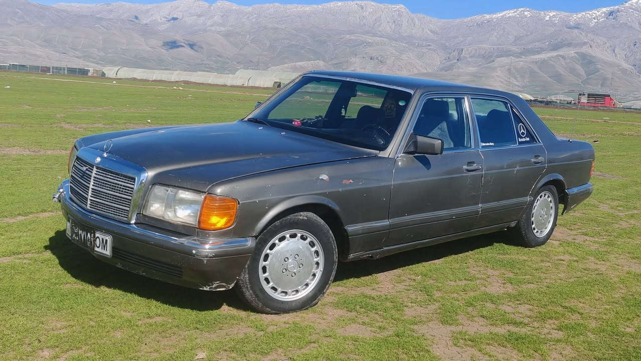 Mercedes Benz 300SE
گێڕ و مەکینە بەطەی ٣ هەزار 
موس و بڕاوە ماڵی مەدەنی و بە شەرت کتابێکی لەگەڵە بەس من بە علوج ئەیفرۆشم 
کارەبایی و ناو گێچی هەمووی مەزبووت ئیش ئەکات چوار جام کارەبا 
ماشەڵا سەیارەکە چرکەی تیا نییە توند و تۆڵە و مەسرەفی نییە 
نرخی (28) معامەلەیە برایانە 
سەیدسادق 
ژ.م 
0750 148 3613
