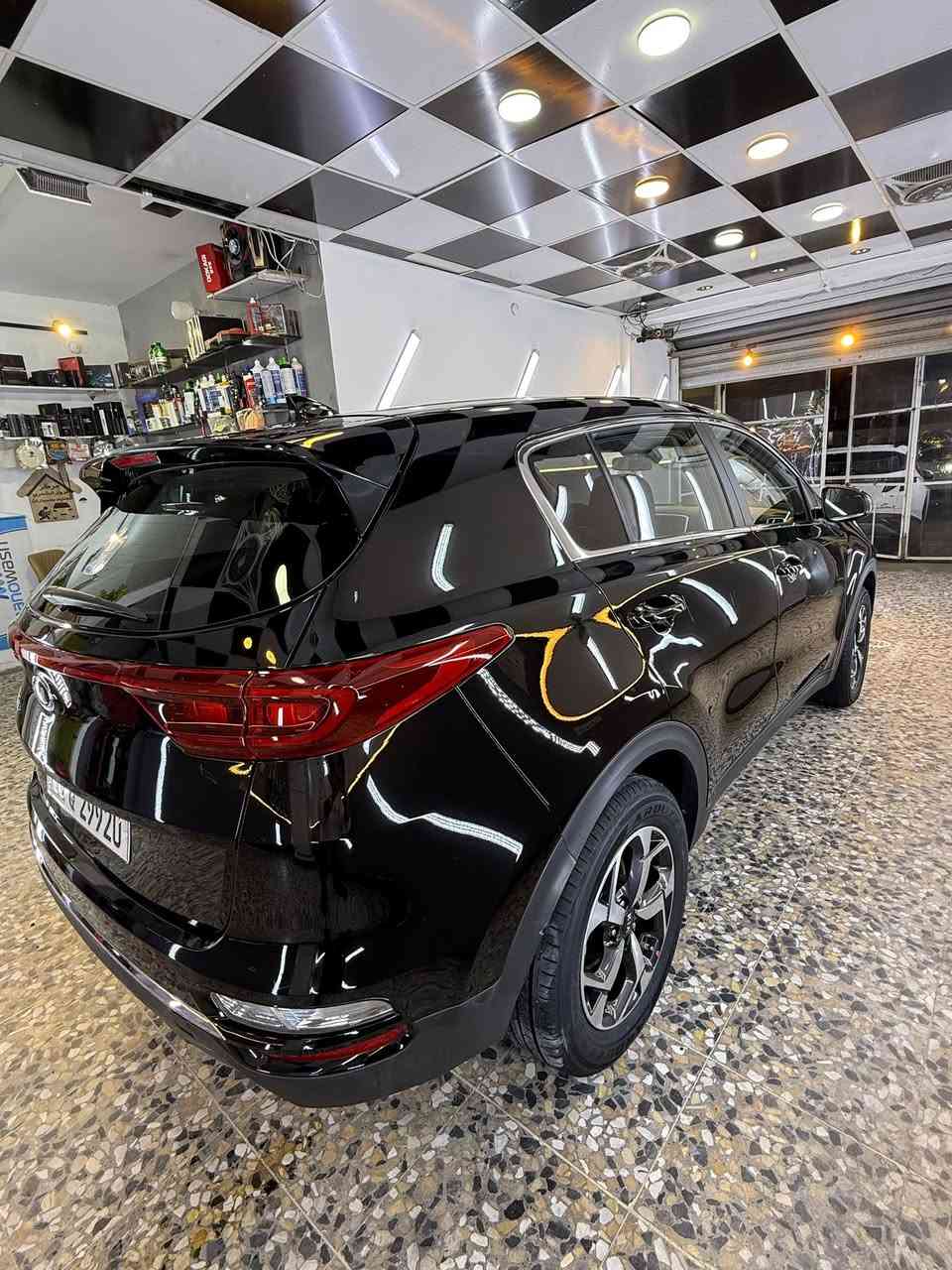 السلام عليكم
سبورتج 2022 امريكي كلللللين 
حادث كسر جوزة تشغيل وكسر بسيط بل دعامية بدون تبديل بدون صبغ بدون تكحيل 
رقم (بغداد ) باسمي تحويل مباشر  
ماشية :29 
المواصفات:
فور ويل AWD
رادار امامي مانع تصادم
تحكم ستيرين جهتين +كروز كونترول 
مود درايف ( ايكو- نورمال- سبورت)
نظام قياده ذاتية ذكية
تحديد مسار 
 شاشه كبيره 
تبريد منفصل + قطعتين امامي و خلفي
مانع انزلاق + نظام المنحدرات
كامرة خلفية دواره 
محرك وكير مكفولات
مكفوله من الصبغ و البارد 

السياره على وضع الشركه 

أي استفسار رقمي
مكان السياره بغداد البنوك او جكوك 
***********
