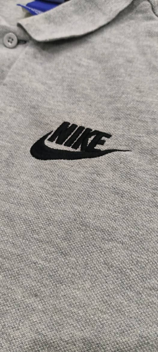 NIKE ✅✅ 
باله اوريجنال 💯💯 
النظافة 💯💯    
L القياس 
58cm عرض الصدر 
72cm الطول 
يتوفر توصيل لجميع محافظات العراق 🚙


**إذا كنت صاحب هذا الإعلان وتريد حذفه لأي سبب، رجاءا أرسل رسالة إلى الدعم الفني**