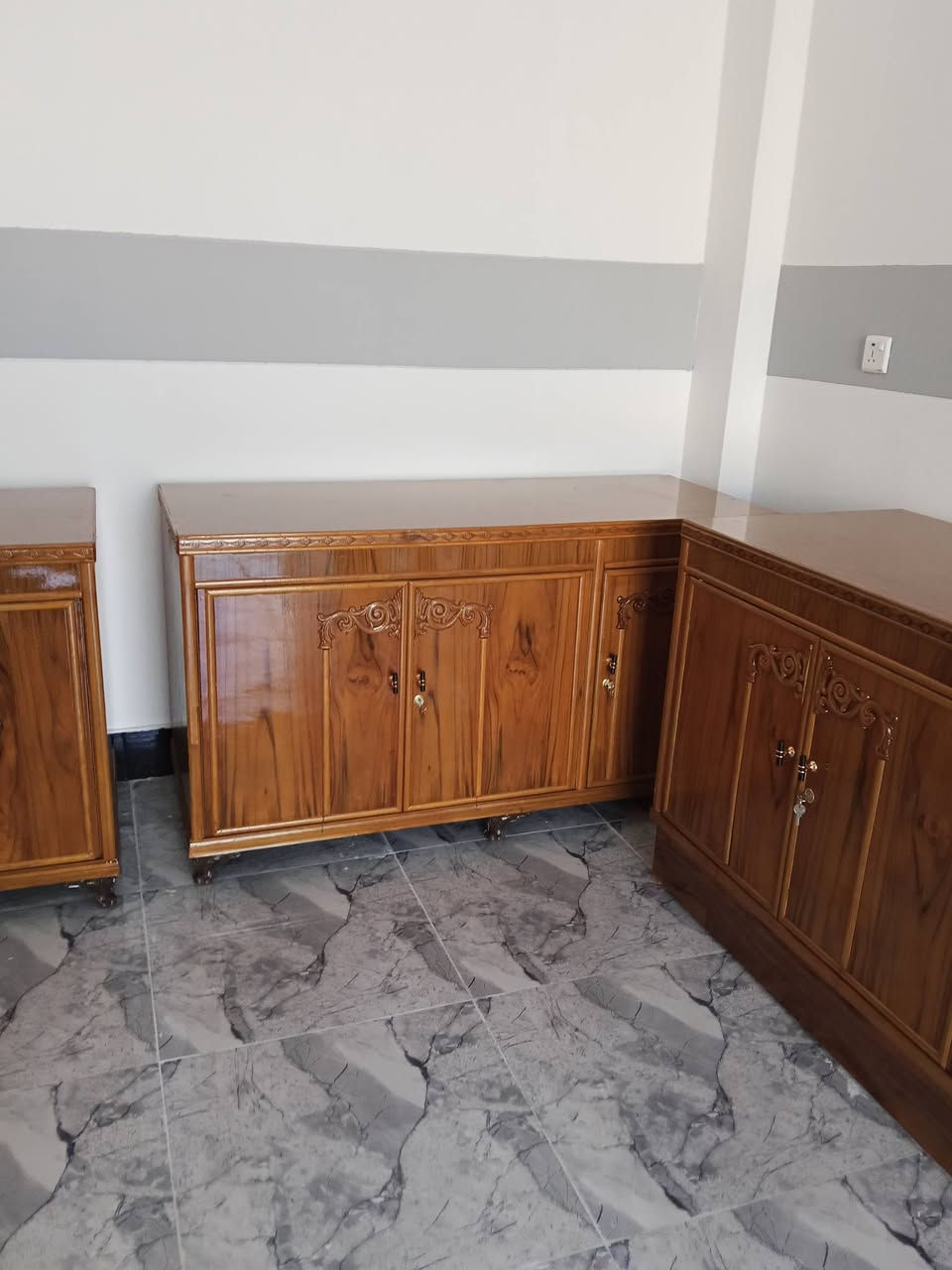 معرض ومعمل الزبيدي لعمل غرف النوم والبوفيات بأنواعها بوفيات شماليه تخم ديوان جرابي شغل عراقي صاج درجه اولا وبأنسب الاسعار العنوان بلدروز مدخل البوابه قرب حسينيه بيت عاشور ***********
