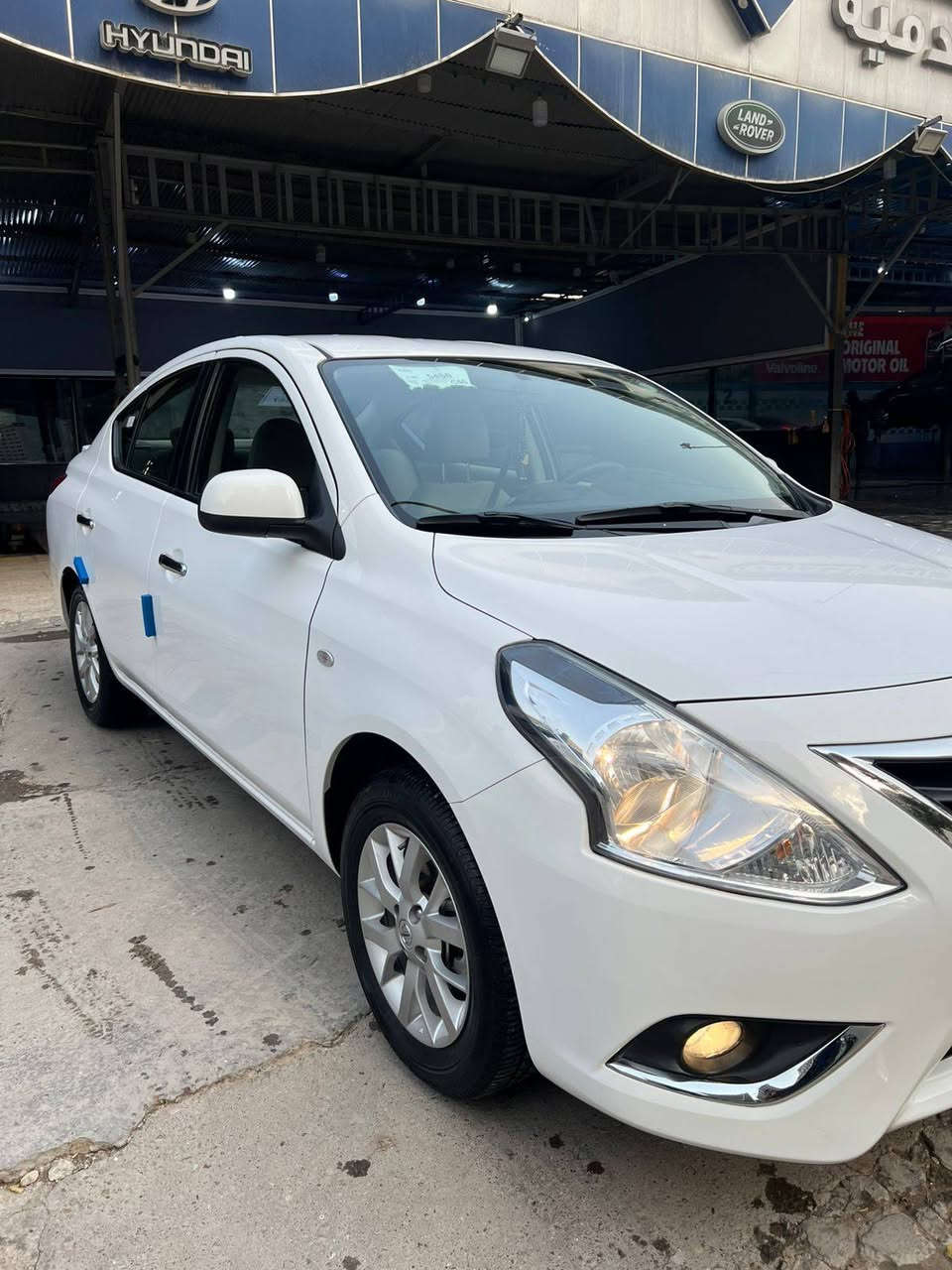 سني هندي 24 
كفاله عامه ماشيه 45 
جديده بوضع الشركه 
فول مواصفات
كشن جك 
بلوجكترات 
جام كهرباء 
4 ويل كب 
السياره حلوه و ما متعوبه 
باسمي هزه و سنويه و فحص جديد تريد وكاله تريد تحويل 
*********** بغداد, العراق
