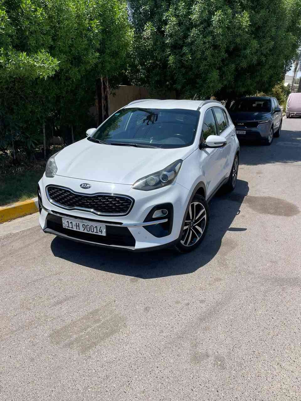 .
سلام عليكم
 سيارة سبورتج 2019 شكل 2020
خليجي مواصفات السيارة 
جلد تحكمات قيادة 
حساسات امامي خلفي  
لد نهاري 
شاشه كامره 
ماشية 136  الف كيلو
سيارة مكفوله بدون صبغ فقط تعديل بارد بين البابتين السايق ولوراه 
سيارة جاهزة بدون اي نقص تخم تاير جديد  
رقم بغداد بسمي تحويل مباشر رقم جديدتحويل ثاني يوم
 
مكاني بغداد الغزاليه
 السعر 168  وبيه مجال

***********
