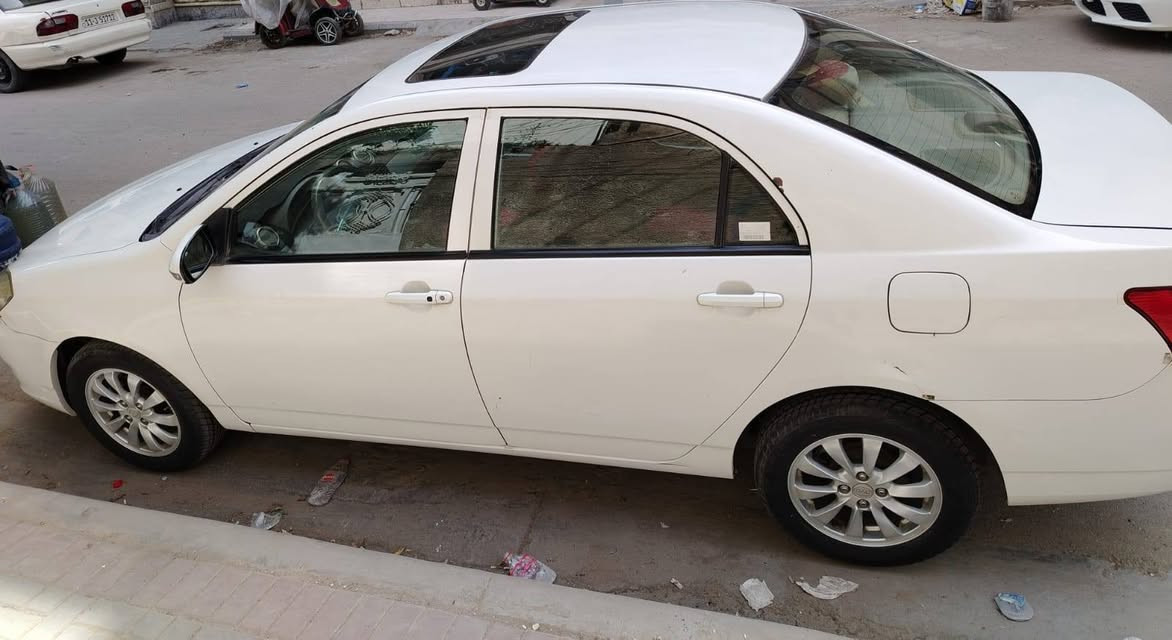 السلام عليكم.. BYD G3 
 موديل 2012 للبيع السياره الوحيده بالعراق بهل نظافه
 السياره على ايد وحده من الشركه العامه السياره ماشيه 45 الف كيلو متر مابيها ولا قطره صبغ السياره جديده من كل النواحي من الصدر والتبريد والتدفئه كله جديد رقم بغداد باسمي شرط التحويل ثاني يوم مكاني بغداد الكراده  الشراي يتصل على الرقم و سعرها 75 ورقة و بيها مجال للطيبين *********** بغداد, العراق
