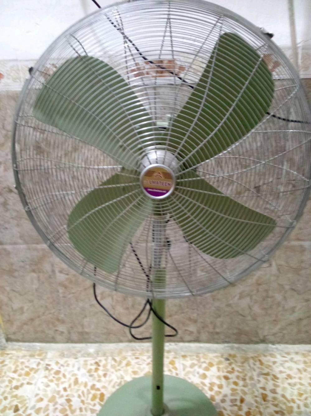 مروحه عموديه صناعه باكستانيه استعمال كلش قليل السعر /٧٠ 
***********