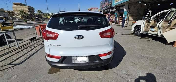كيا سبورتج موديل 2014 السياره فول مواصفات بصمه بانوراما بيها قطعتين صبغ البابتين مثل ماموضح بالصور شخط بالباب والباب الثاني صار علمود توحيد اللون السياره استخدامها جدا نضيف مكان السياره البلديات السياره بالحقيقه احلى مابيها نقص نهائيا سعرها 155 قفل الشراي يتصل ***********
