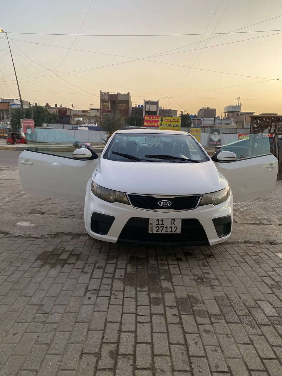 السلام عليكم
كيا فورتي 2013
📣 للبيع — كيا فورتي SX موديل 2013
🚗 نضيفة جداً
📌 المواصفات الأساسية:
🔹 الفئة: SX (اعلى شي)
🔹 المحرك: 2.4 لتر – 4 سلندر
🔹 القوة: 173 حصان
🔹 ناقل الحركة: أوتوماتيك 6 سرعات
🔹 نظام دفع أمامي (FWD)
🔹 عجلات 17 إنش
🔹 تكييف قوي ويوجد بلوتوث + مدخل USB
🔹 مقاعد رياضية مريحة وعدادات Supervision
🔹 حساسات خلفية + أنظمة أمان قوية (ABS + ESC + وسائد هوائية)

📊 حالة السيارة:
🔸 ما عليها أي مشاكل ميكانيكية
🔸 صيانتها دورية
🔸 بدون لغود بدون شواصي
🔸 الداخل نظيف جدًا

📍 الموقع: بغداد — مدينة الصدر قطاع واحد
💰 السعر: 95ورقة قابل للتفاوض المناسب 📞***********

📲 معلومات اكثر ***********
⸻
