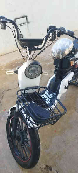 باسكل شحن حجم 22 تاير عريض
باسكل يطلع هاي علامة بشاشة مايشتغل بطاريات عمرهن طويل
ابيع طين تراب بسعر 100 لا تعاملني رجاء شراي يتصل ***********
