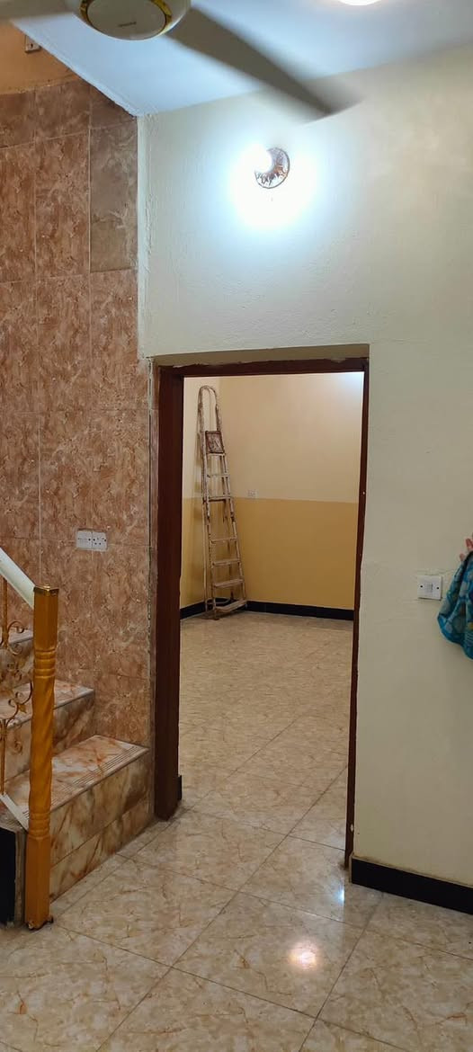 دار للبيع مساحته 100 متر طابقين بناء حديث ملك صرف يحتوي الطابق الأول على غرفة نوم وصالة واستقبال ومطبخ وحمام و الطابق الثاني يحتوي على غرفة نوم ( بعقوبة- التحرير - الفلكة الاخيرة) الاستفسار *********** او مراجعة مكتب الملاك للعقار
