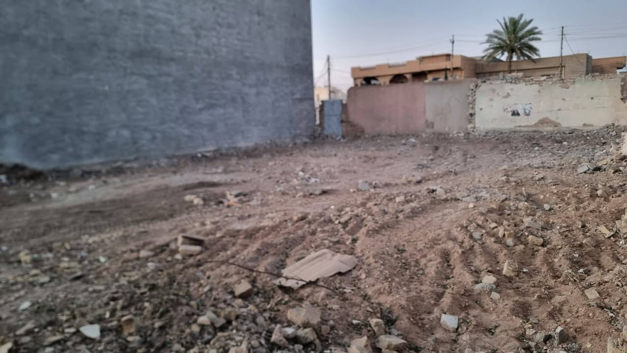 قطعة ارض للبيع المساحة ٣٠٠ متر واجهة ١٥ نزال ٢٠ 
تكريت / شارع جميل 
***********
