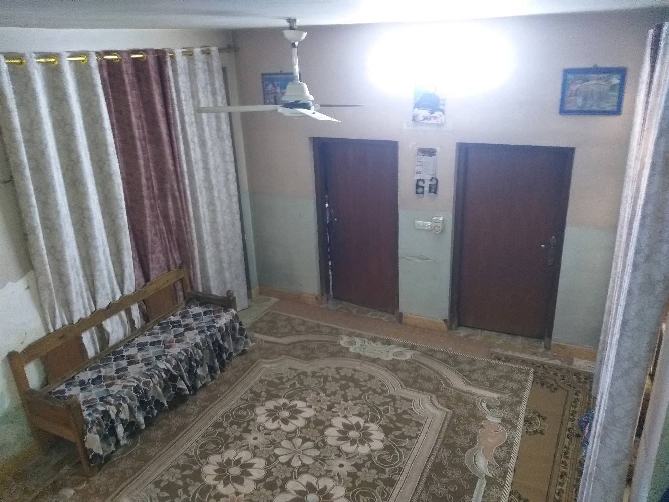 بيت زراعي ٢٠٠ متر منطقة البلديات شارع المرور قرب دائرة الفحص المروري
البيت طابقين يحتوي على ست غرف نوم ، غرفتين في الطابق الارضي والاربعة الباقية في الطابق الثاني 
غرفة الاستقبال 7×4
صالة عدد اثنين فوگ وجوة
الخدمات حمام فوگ وحمام جوة
تاريخ بناء البيت 2010 

السعر ٢١٠ مليون قابل للتفاوض .
للاستفسار اكثر الاتصال او مراسلة وات ساب ، على الرقم ادناه ***********