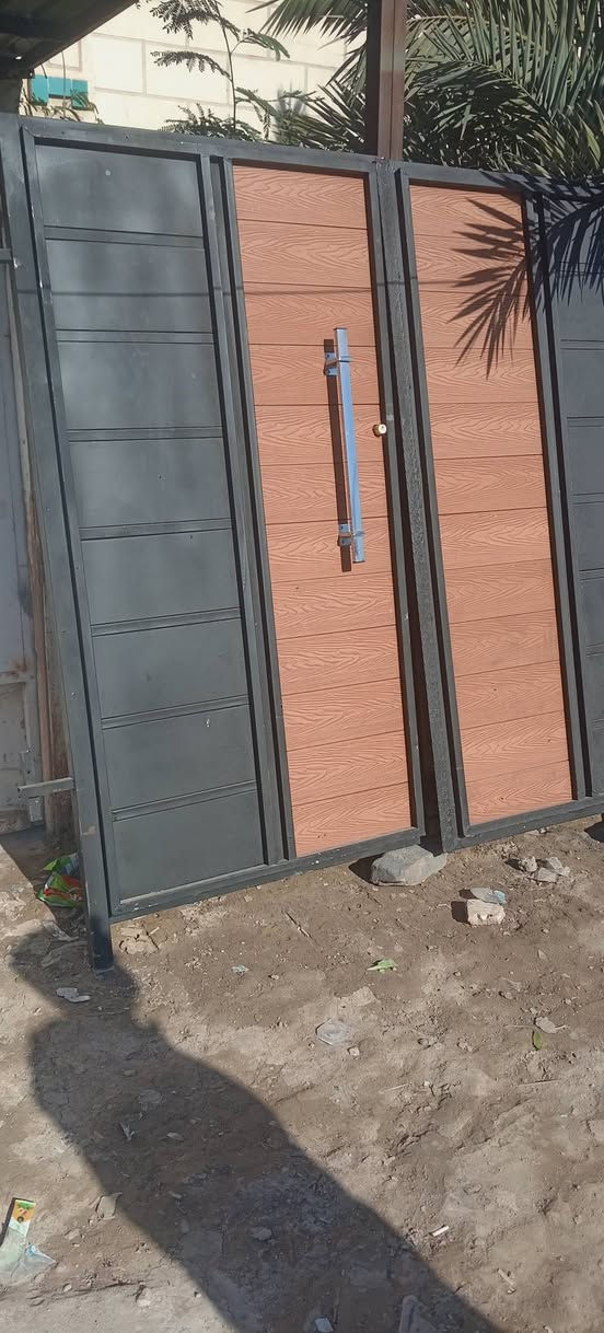 السعر ٢٥٠ الف عنوان بغداد مدينة الصدر شارع السجه اااستكشافات النفطيه موبايل *********** ابو رضا الحداد واذا عندك باب قديم اكو مراوس
