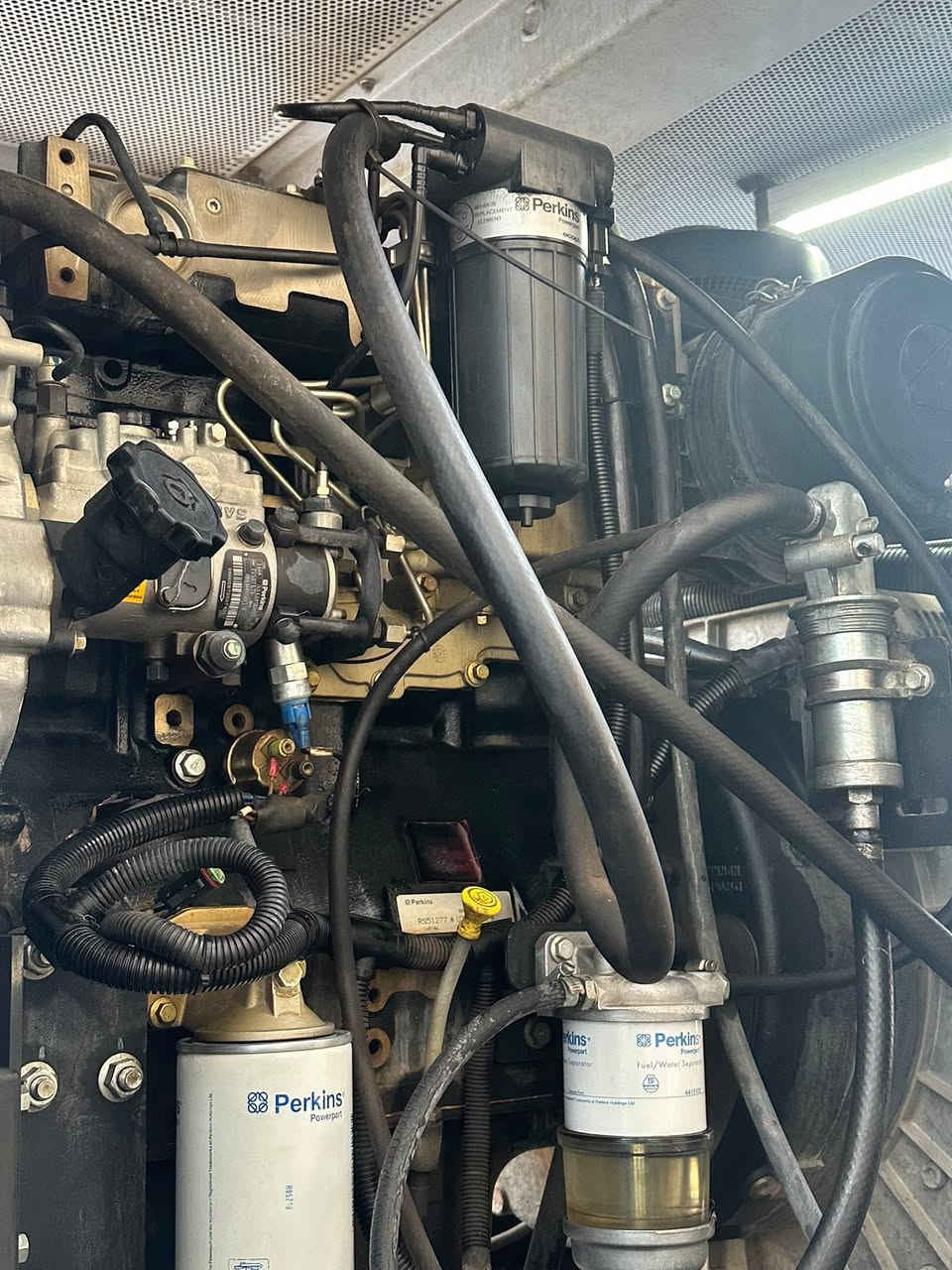 للبيع مولد بيركنز 80 KVA كاتم صوت
* نوع المحرك: Perkins
* القدرة: 80 KVA
* المولد بحالة ممتازة وشبه جديد
* استخدام قليل ونظيف جداً
* كاتم صوت (Silent)
* جاهز للعمل مباشرة وما يحتاج أي صرف
* الفحص على حساب المشتري
* الموقع: الكوت

السعر: 85 ورقة قابل للتفاوض 

للاستفسار الاتصال على الرقم:***********
