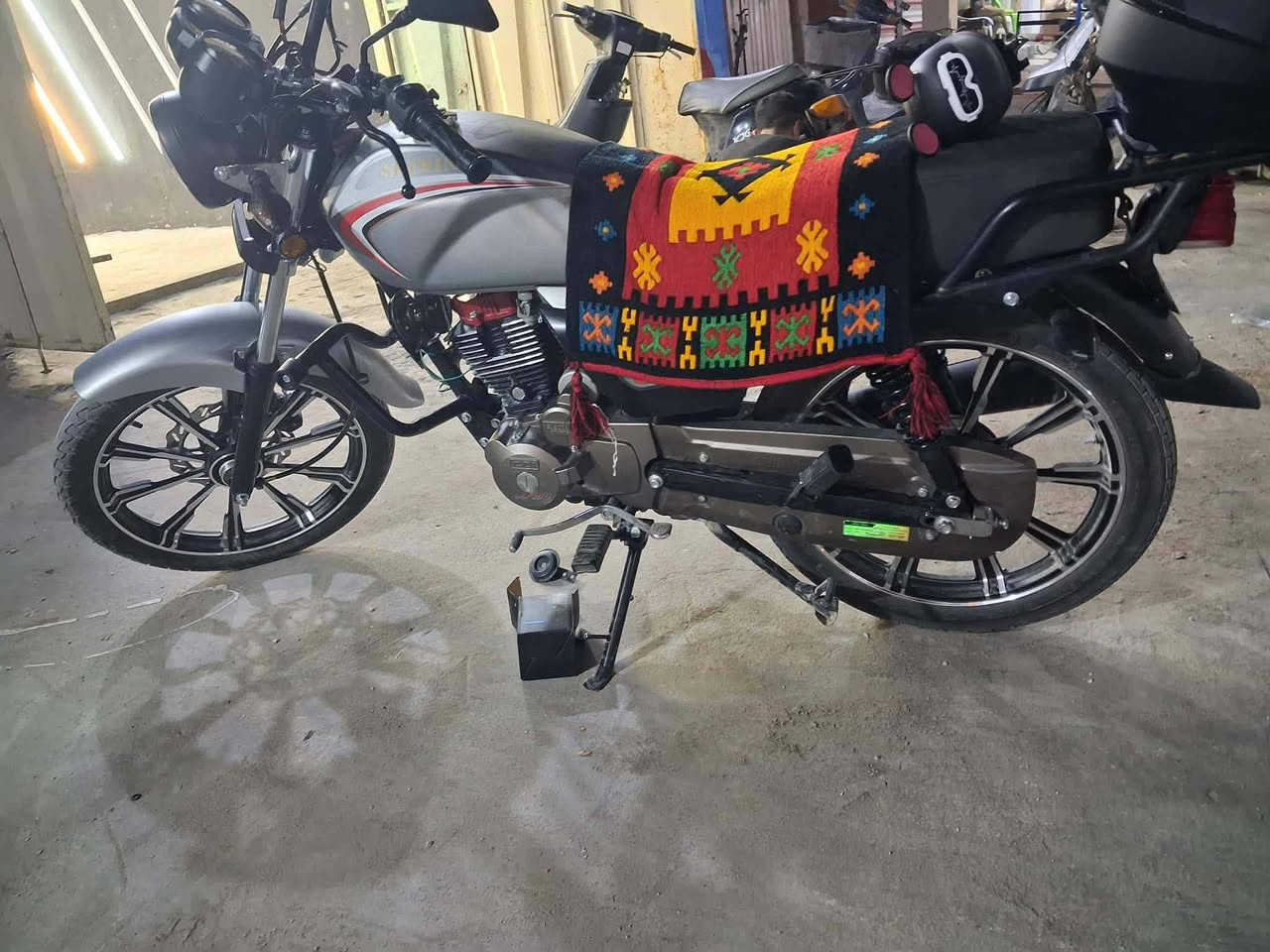 السلام عليكم دراجه شاينك موديل ٢٣ أوراق استنساخ دراجه جديده استعمال شخصي الشكل مكاني بابل السعر ٨٥٠ وبيها مجال
***********
