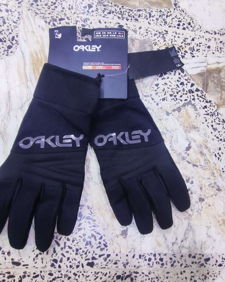جفوف اصلية اورجنال ماركة OAKLEY 
قطعتين فقط 
قياس XL 
مكان كرادة داخل مجاور دايموند مول في فرع علاء حداد محل الأيطالي الايطالي


**إذا كنت صاحب هذا الإعلان وتريد حذفه لأي سبب، رجاءا أرسل رسالة إلى الدعم الفني**