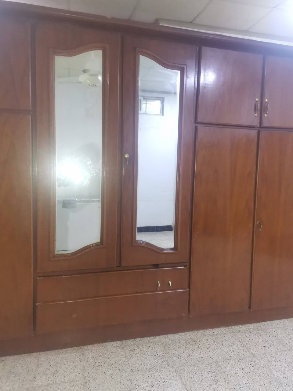 السلام عليكم. هاذا القنصور للبيع سعرو 250. وبي مجال


**إذا كنت صاحب هذا الإعلان وتريد حذفه لأي سبب، رجاءا أرسل رسالة إلى الدعم الفني**