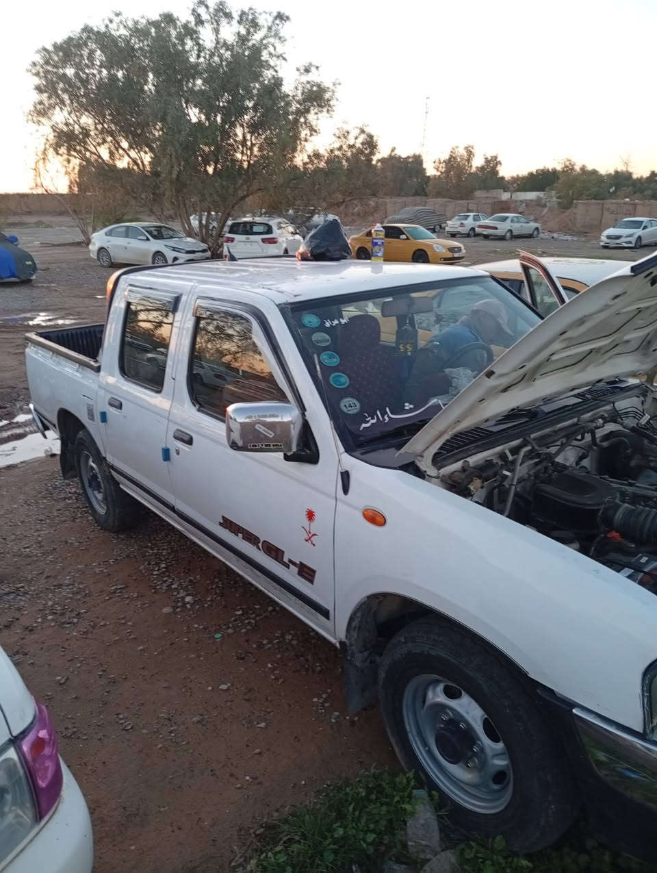 سلام عليكم نيسان 2008 محسن سعودي باب الطين الممتاز دشبول احمر جام كهربائي ماعايزه شي بيه بنيد مرشوش الباقي كفاله السعر خاص 
الاتصال *********** 
تراهم مراوس بسياره تورن
