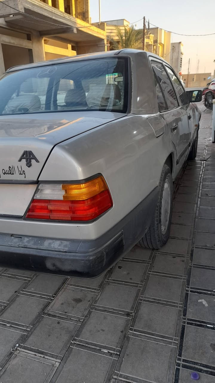 سلام عليكم سياره للبيع مارسدس دب موديل ١٩٨٨ اسيارة جاهزه خير من الله مكينه ٣٠٠٠ تبريد شغال كير ومكينه مكفولات اسياره تحويل ثاني يوم سنويه لل٢٧ شهر ال١١ للستفسار اتصل على هاذا الرقم بي واتساب هم ***********

