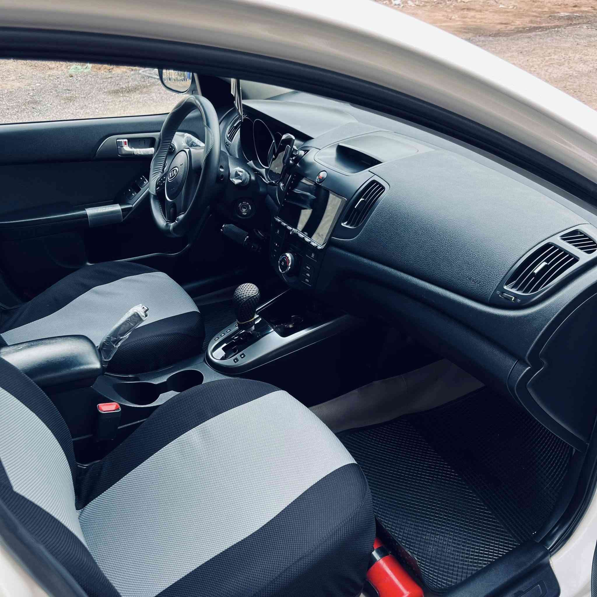 السلام عليكم سيراتو خليجي 2010 رقم بغداد الجديد السياره فتحه شاشه بيها 3 قطع صبغ السياره نظيفه جدا السعر 95 السياره باسمي للاستفسار الاتصال 

***********
