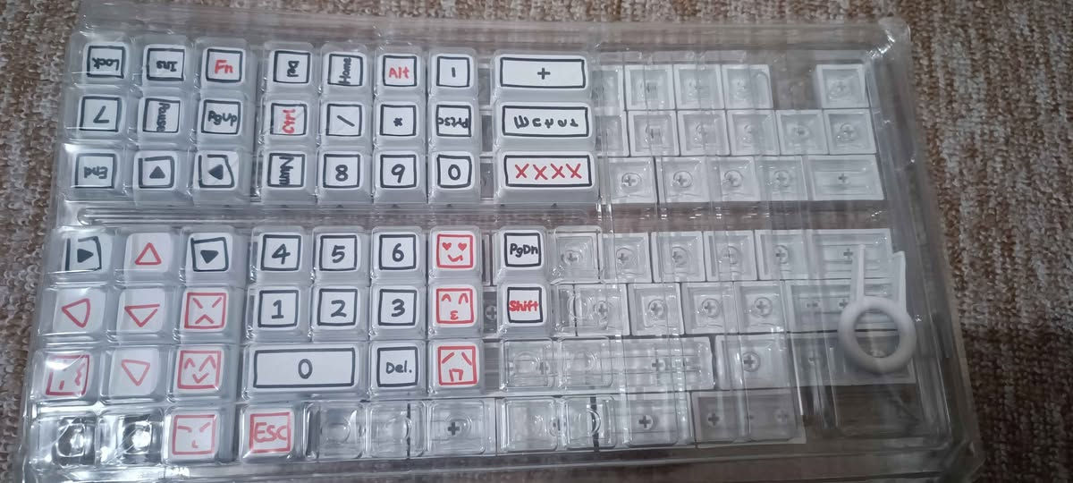 الوصف:
للبيع طقم أغطية مفاتيح (Keycaps) بتصميم فني فريد يشبه الرسم اليدوي (Doodle Style). مثالي لعشاق الكيبورد الميكانيكي الذين يبحثون عن مظهر كرتوني ومميز لطاولاتهم.
المواصفات:
التصميم: حروف مرسومة بخط اليد مع أيقونات تعبيرية (Emojis) لطيفة على الأزرار الإضافية.
التوافق: متوافق مع معظم لوحات المفاتيح الميكانيكية (Mechanical Keyboards).
الحالة: جديد تماماً في تغليفه الأصلي، لم يستخدم.
المحتويات: طقم كامل يشمل أزرار الحروف، الأرقام، وأزرار إضافية بتصاميم فنية.
التوصيل:
📍 متوفر للاستلام المباشر.
🚚 يوجد خدمة توصيل!

کورتەیەک دەربارەی کاڵاکە:
سێتی کێکاپس (Keycaps) بۆ فرۆشتن بە دیزاینێکی زۆر جیاواز و هونەری کە وەک وێنەی کێشراوی دەست وایە. شێوازێکی زۆر جوان و "کارتۆنی" بە کیبۆردەکەت دەبەخشێت.
​تایبەتمەندییەکان:
​دیزاین: پیتەکان بە شێوازی دەستنووسن، لەگەڵ چەندین دوگمەی زیادە کە ئیمۆجی و وێنەی جوانیان لەسەرە.
​گونجاوە بۆ: زۆربەی کیبۆردە میکانیکییەکان (Mechanical Keyboards).
​دۆخی کاڵاکە: تەواو نوێیە و لە ناو پاکەتی خۆیدایە و بەکارنەهاتووە.
​ناوەرۆک: سێتێکی تەواوی دوگمەکان کە پیت، ژمارە و دوگمە هونەرییەکان دەگرێتەوە.
​گەیاندن:
📍 دەتوانن وەرگرن لە شوێنی دیاریکراو.
🚚 خزمەتگوزاری گەیاندنمان هەیە! أربيل, العراق


**إذا كنت صاحب هذا الإعلان وتريد حذفه لأي سبب، رجاءا أرسل رسالة إلى الدعم الفني**