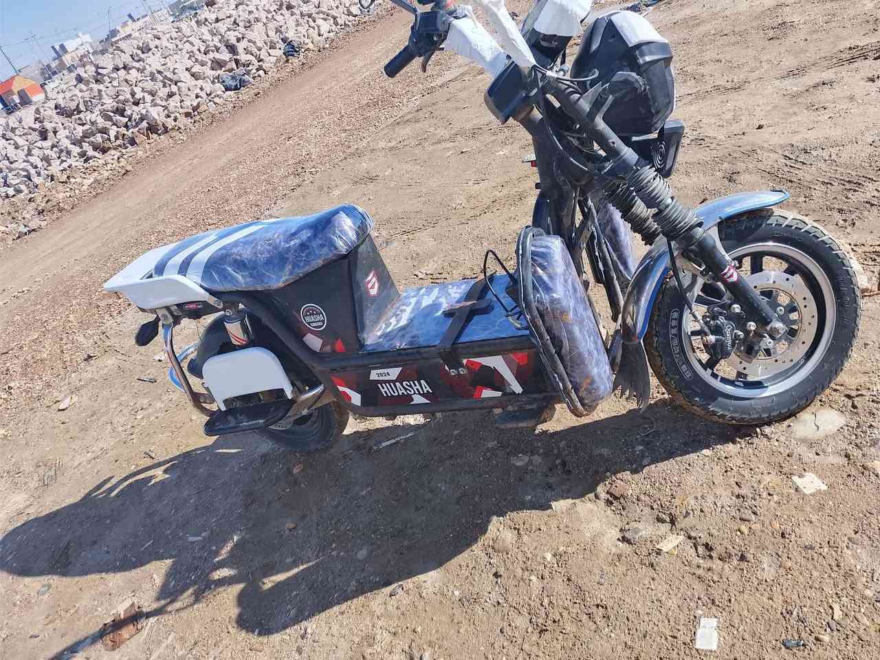 دراجه هيوشه شحن شغاله وباترياتهه زينه السعر 300وبي مجال للاتصال عل هذا رقم ***********
