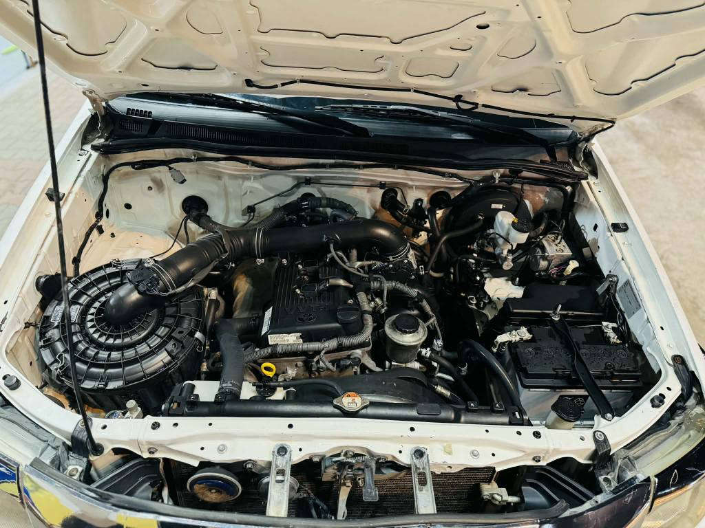 توێتا هایلۆکس مەرزیە مۆدێل2012 سەیارەکە زۆر جوانە سەنەوی تازەیە چوار تایەی لۆکی لەژێرە  گێڕوومەکینەی بەقەرت سەیارەکە نوقسانینیەو زۆر مەزبووتوو بێمەسرەفە ماڵی دۆستە شاشەو کامێرەو ناوفۆڕمی کایە بۆیاخیش سێپارچەی پێشی ڕەشەو بێداعموو بێزەڕبە لابۆدیەکانی پەڵەبۆیاخی بچوکی تیایە پەڵەیەک بۆیاخوو پەڵەیەک سارد سەیارەکە بەوشەرتەی ناوگرتنی نیە*********** *********** کۆڕەک ڤایبەری لەسەرە نرخیش دار بنديهكان, السليمانية
