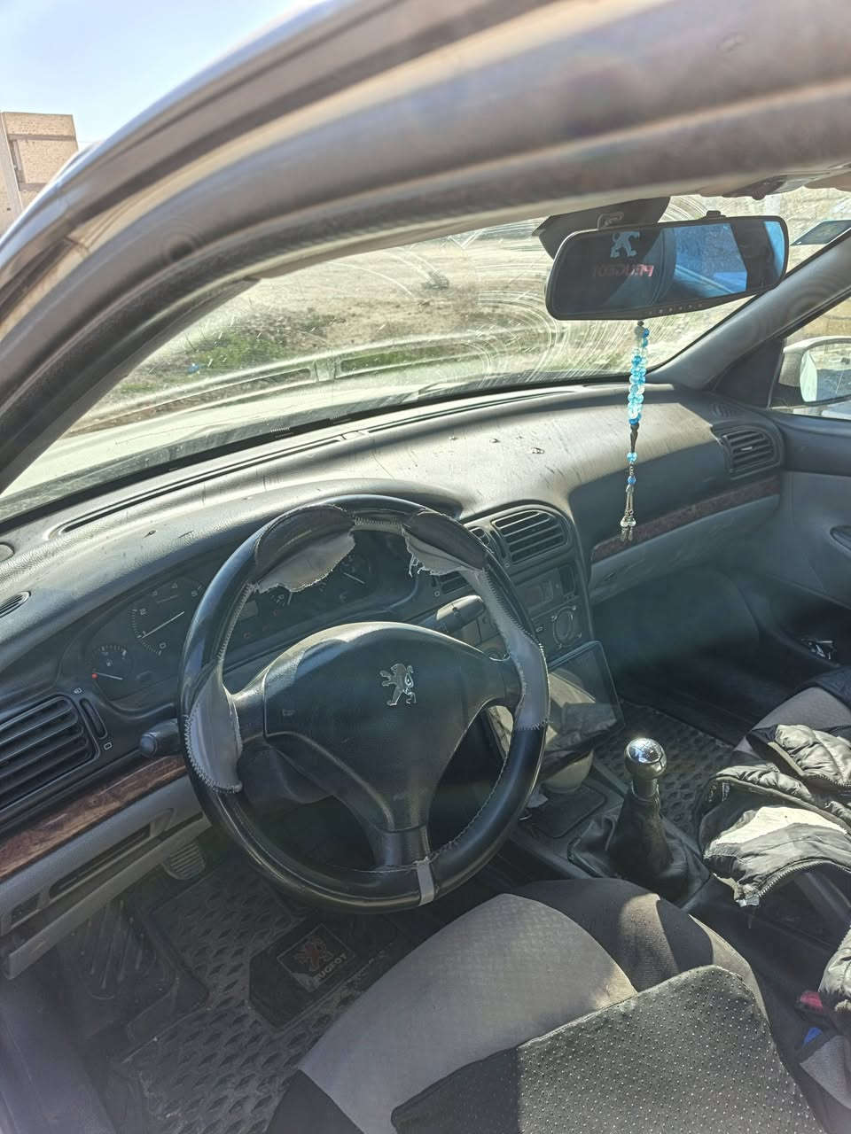 من رخصة الادمن بيجو فرنسي ٤٠٦تخم تاير كير مكينه جديد صدر جديد تحويل ثاني يوم مكان السياره كوت السعر ٤٣ وبيه مجال للشراي للستفسار لاتصال ع الرقم ***********
