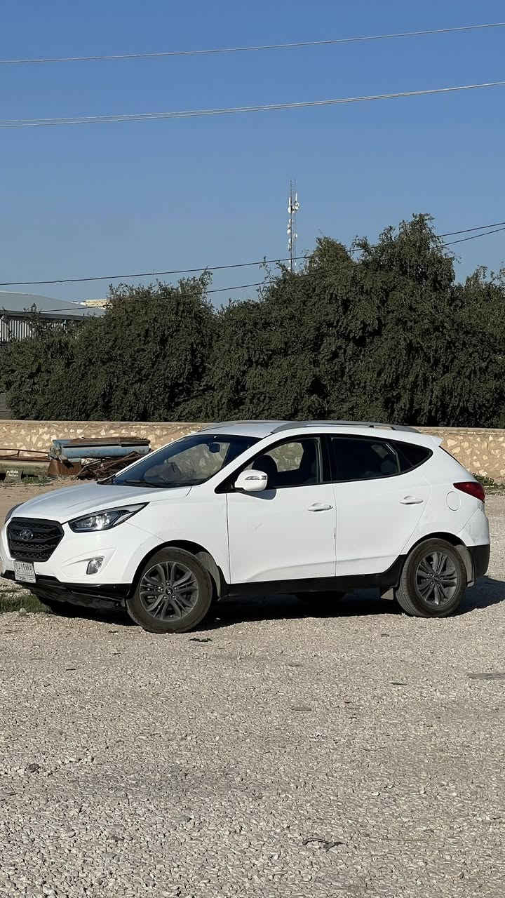 هونداي توسان ix35 (وارد كوري)
موديل 2015، محرك 2000 دوش وكير كفاله، عدسه اماميه وكشافات LED ولد نهاري، كامره خلفيه، ويل 17 تخم تايرات جدد، البنيد صبغ وبارد ثلاث اماكن متفرقه، ماشيه 157 الف، مكانها نجف، متواجد ماسنجر او واتساب ***********
