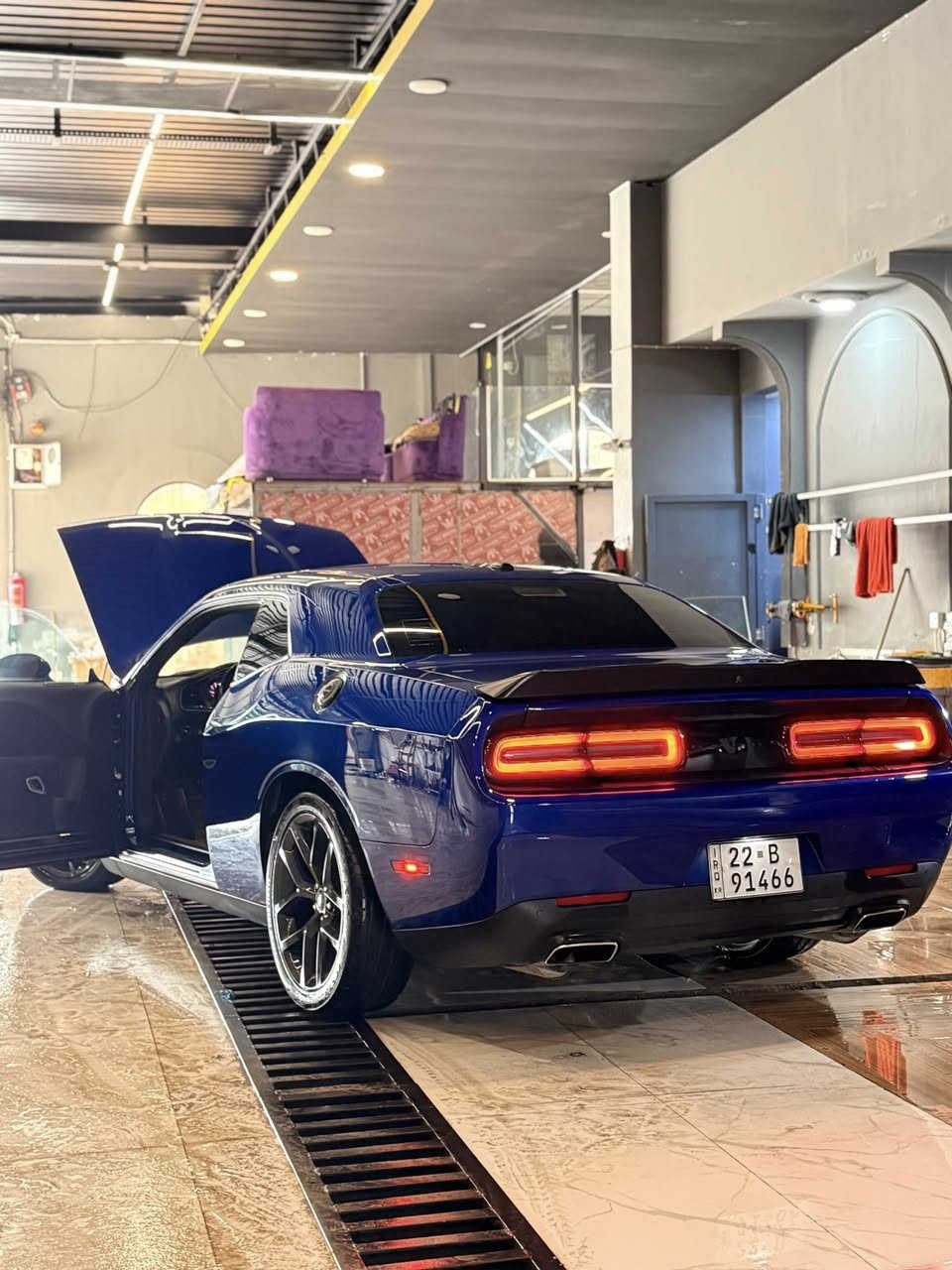 دوج جالنجر GT 2022 بلاك توب
طبعا المواصفات الاعتياديه
السيارة امبدل جاملغ جهة السايق بس يعني قطعة وحده لا دواخل ولا ايرباك
السيارة ماشية 43 مايل
وللمعلومة السيارة مصروف عليها وامرتبه
عليها سستم كزوز رياضي 

 امبدل طخم تايرات
شرط نوعية درجة اولى
امبدل طخم دسكات

امبدل طخم بلكات شرط اصلي

امبدل دهن محرك

امبدل دهن كير

لايتات زينون اصلي

ابراكيت لحية

تاير سبير

ربل بنيد/ ارضيات حماية دعامية /إلى اخره من هل نواعم 

ماناقصها ايشي والسيارة صاير عليها ادامة غرفة احتراق إلى آخره
وما ننسى السيارة مبرمجة برمجة كلش قوية يعني السيارة ماناقصها ايشي 

والسعر 220

للعلم السيارة امبولشه وكاملة مابيها اي نقوصات شرط

*********** للأستفسار الاتصال على هذا الرقم
