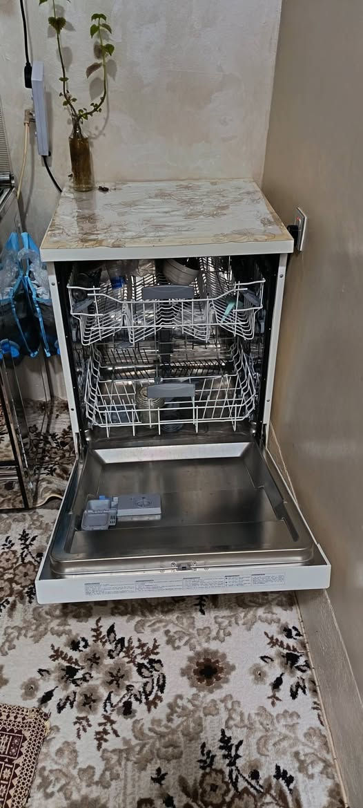 غسالة صحون لبيع سعره100 الف مابه عيب ضمان شغل و غسل***********سليماية
