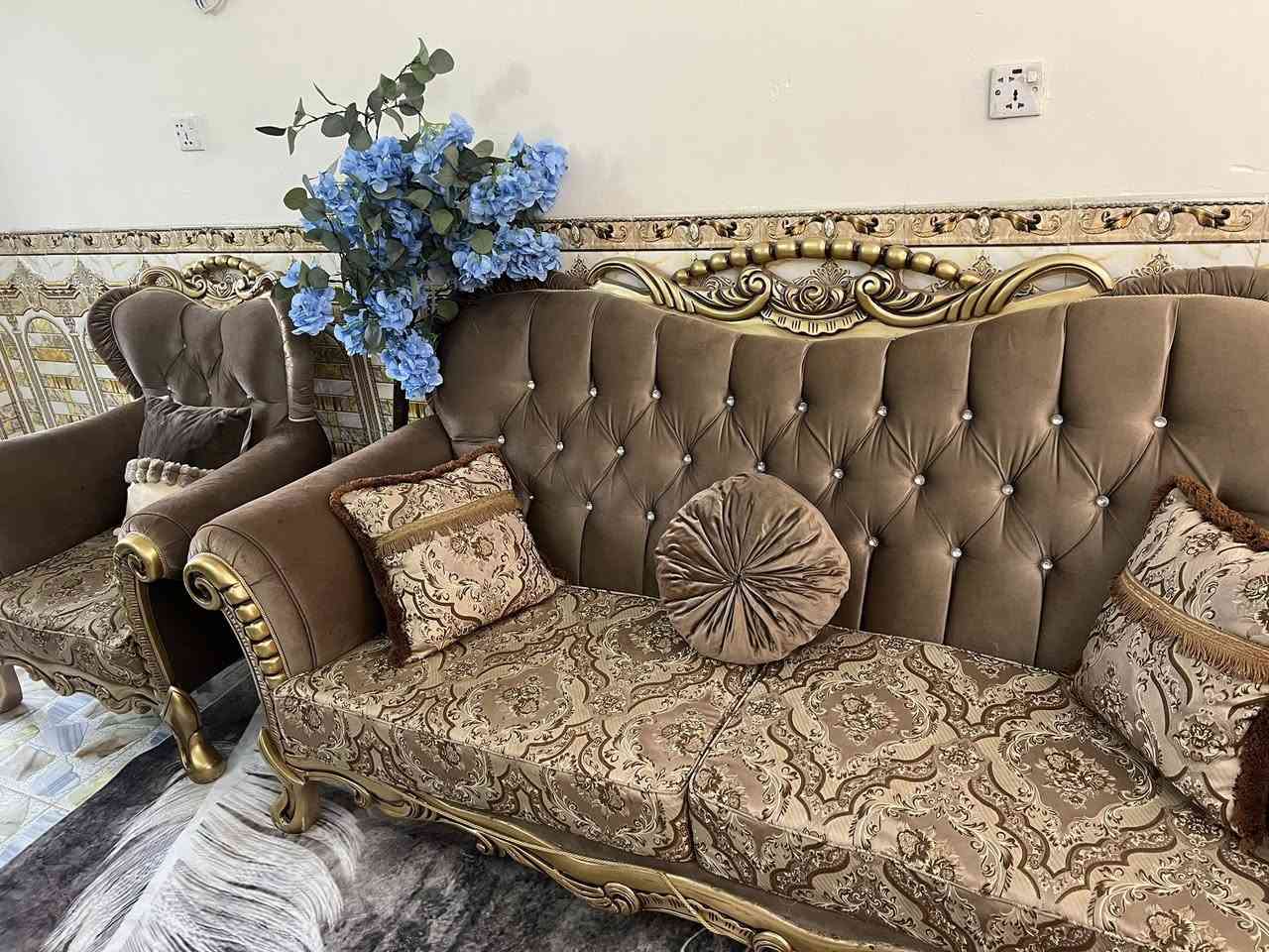 يالله سلام عليكم  غراض بيت نضيفه 
   تخم تركي زان يتكون من 4 كراسي و 2 قنفات 

طباخ كريازي تفاصيل علا رقم بي واتساب. مكاني كربلاء. مستعجل علا البيع ***********
