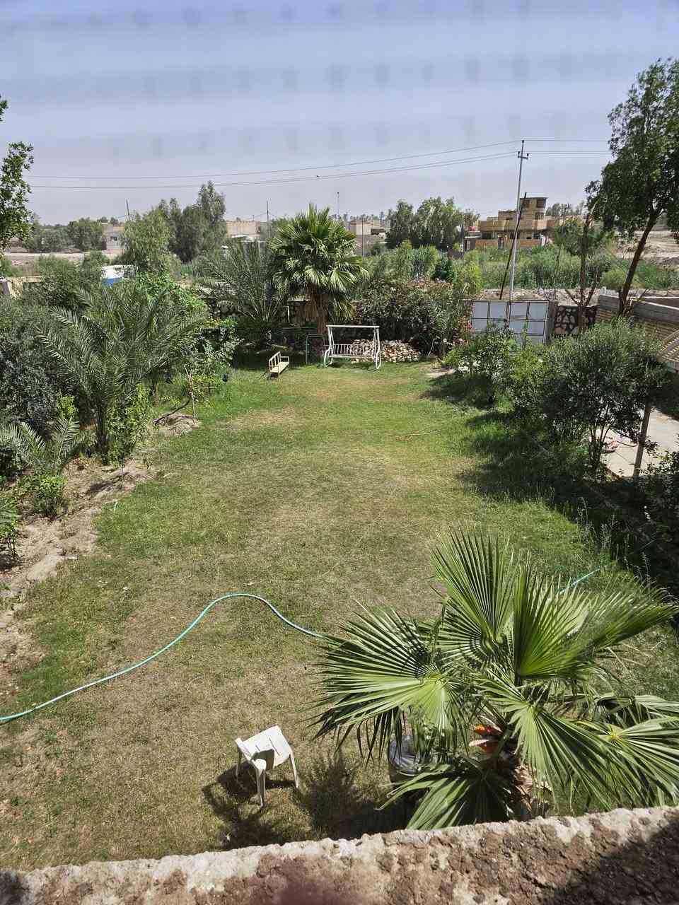 🌿 السلام عليكم ورحمة الله وبركاته 🌿
مزرعة متكاملة للبيع 
المساحة الكلية: 1200 م²
بيت حديث البناء (طابوق + كونكريت مسلح)
بيت طابقين مؤثث بالكامل
حديقة أمامية وحديقة خلفية تضيف جمال وخصوصية
كراج واسع يتسع إلى 4 سيارات
 الطابق الأول:
استقبال  ومطبخ متكامل وغرفة
صالة واسعة
صحيات داخلية وخارجية
الطابق الثاني:
4 غرف متكاملة
مساحة كل غرفة 4 × 5 م²
صحيات كاملة
 البيع يشمل الأثاث أو بدون أثاث حسب الرغبة
للاستفسار يرجى الاتصال على الرقم التالي:
***********
