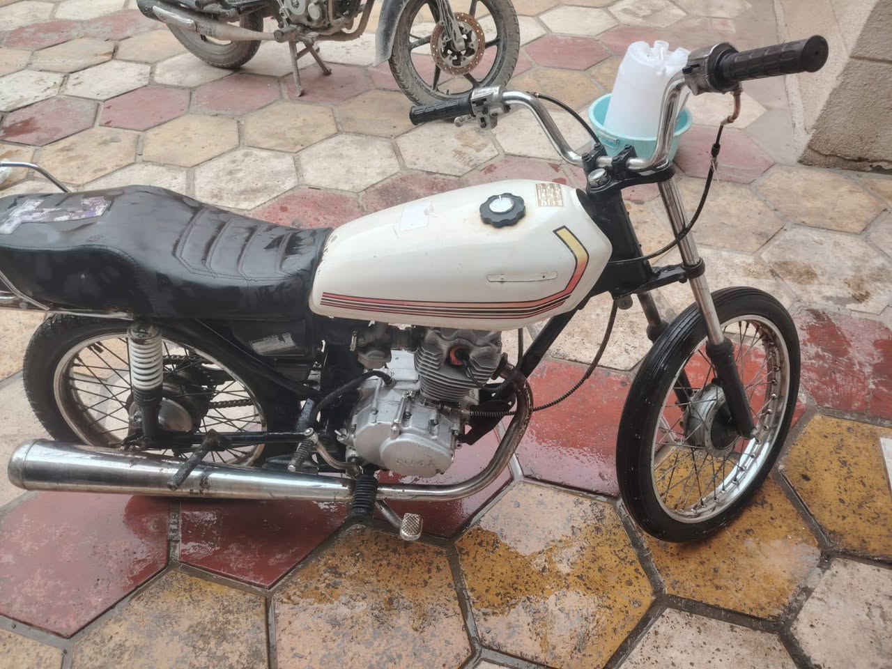 السلام عليكم ايراني ادوات موديل2018 للبيع الدراجه عوزها شوي ترتيب مكينة مكفولة لاتبخير ولا تنقيص شرط فصلة ومعدل مستعجل ع البيع السعر 275 للاستفسار ***********
