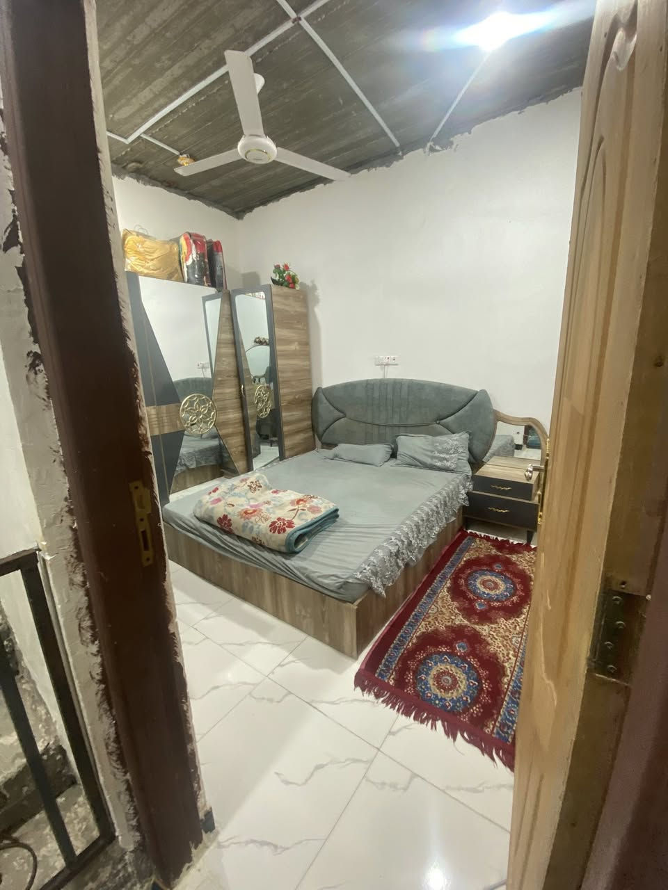 اسلام عليكم
بيت البيع المكان قرب شارع ابو هيثم بيت ركن 
نوع العقار تجاوز خدمات طابو  
البيت سكف كونكريت البيت بناء جديد 
وكله سراميك والباقي موضح بالفيديو 
السعر ((20)) وبي مجال 
التواصل  ***********
